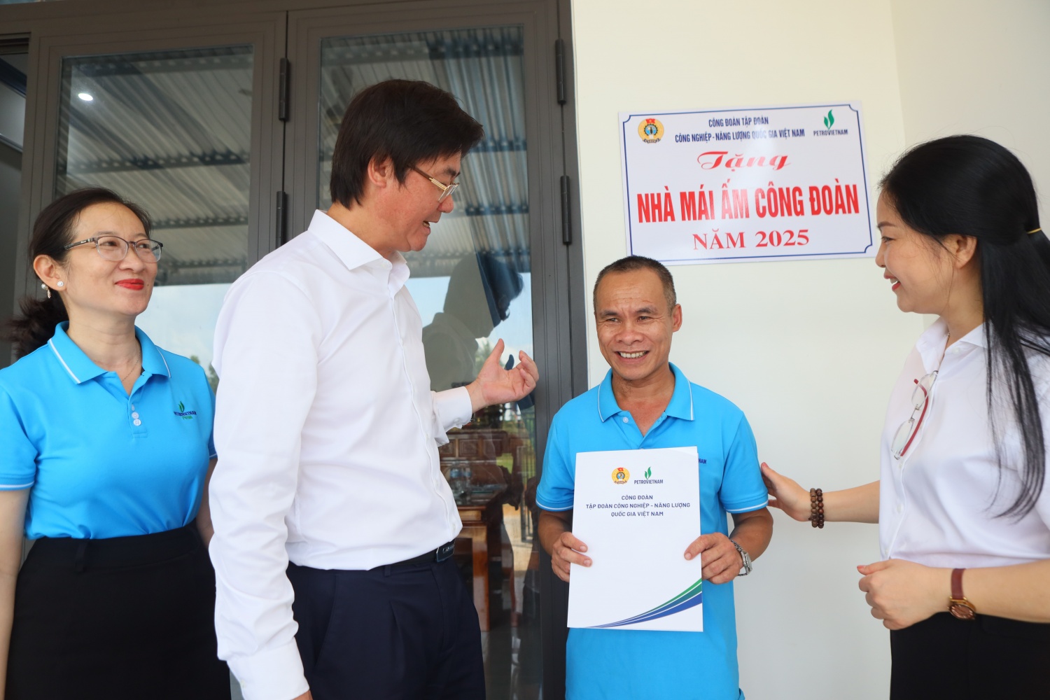 Công đoàn Petrovietnam trao “Mái ấm Công đoàn”, lan tỏa tinh thần sẻ chia đến người lao động tại miền Trung”